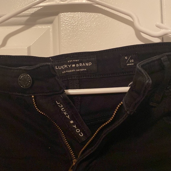 Lucky Brand Black Skinny Jeans - Womens Size 6/28 Ankle - Picture 2 of 3